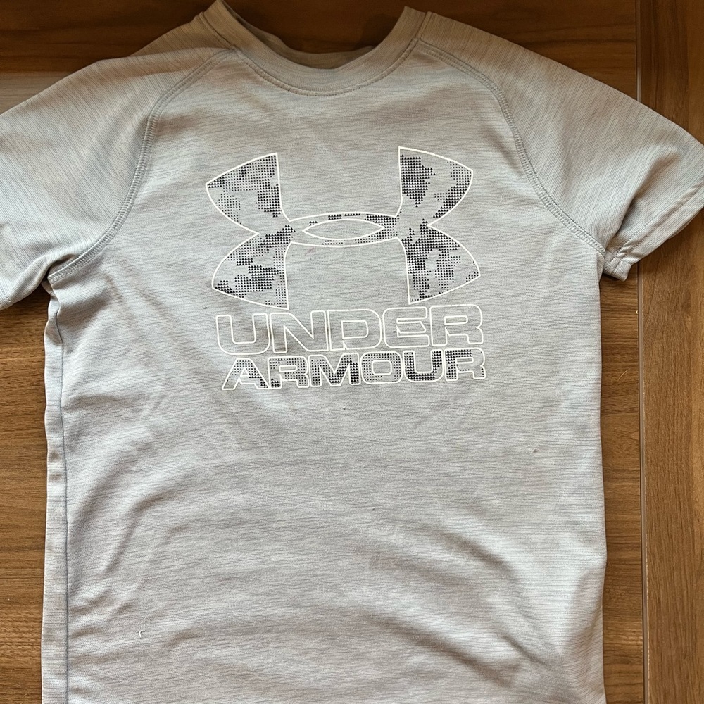 Boys or Girls Under Armour Heatgear silver t-shirt
